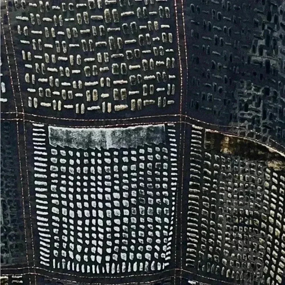 Chicos Design button down silk blend sheer blouse embossed abstract design - Picture 3 of 7